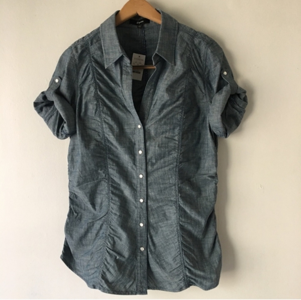 Express Chambray Top Shirt Pearl Button Up Roll Tab Short Sleeves M Blue Ruched